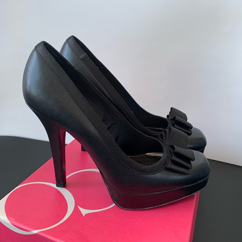 Nine & Co Black Platform Heels - Picture 2 of 10